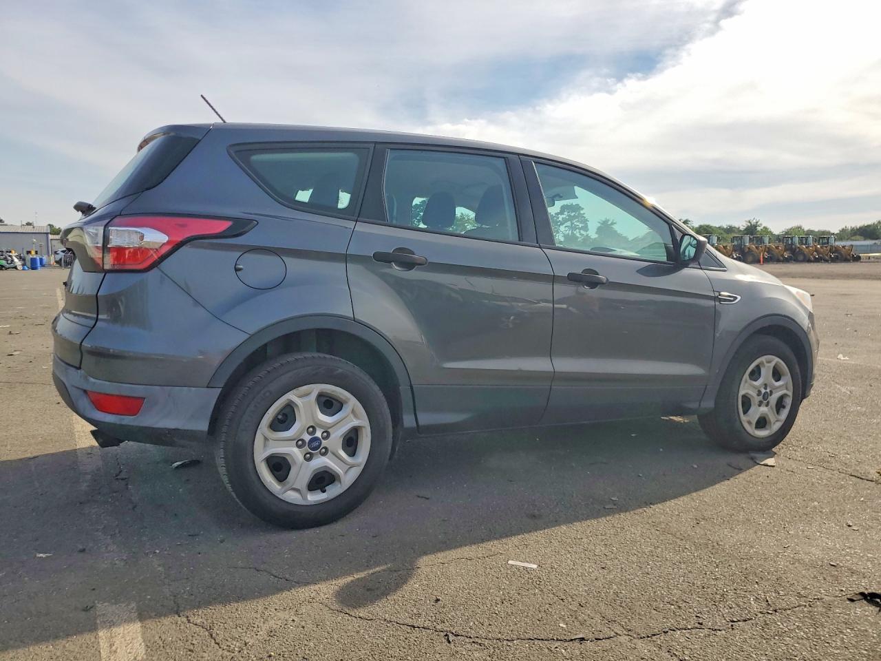 2017 Ford Escape S - Фото 3