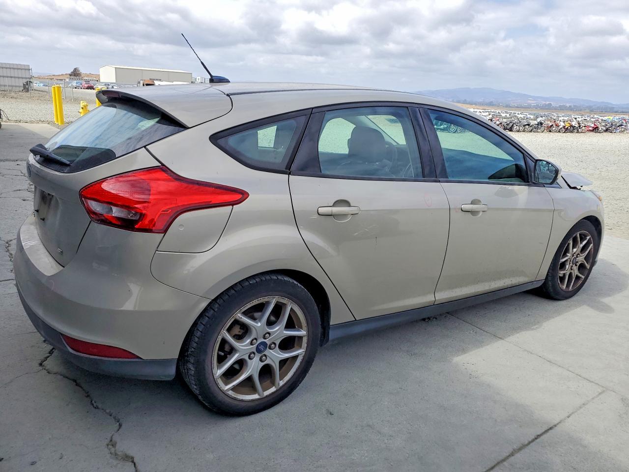 2015 Ford Focus Se - Image 3