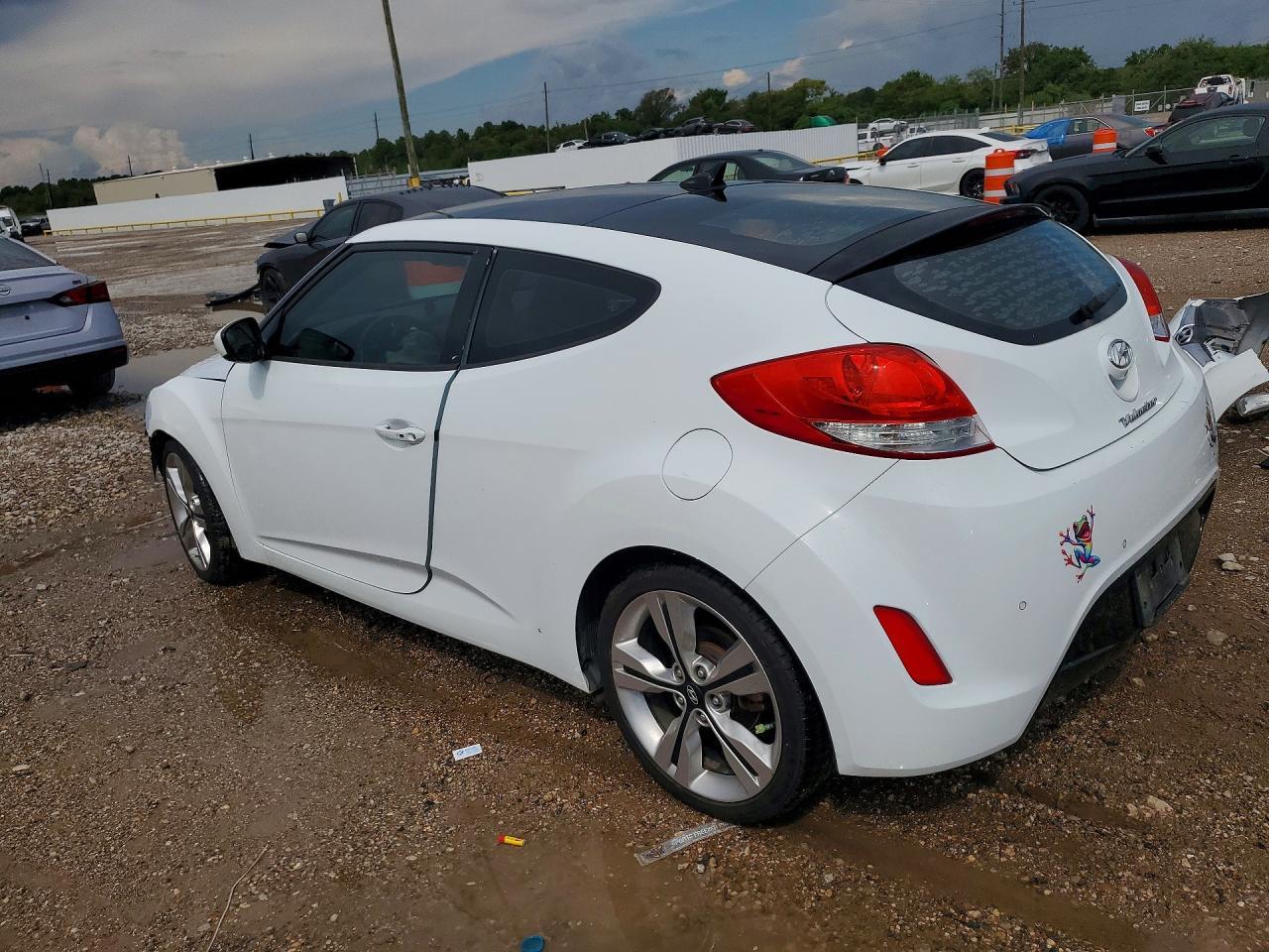 2016 Hyundai Veloster Base - Фото 2