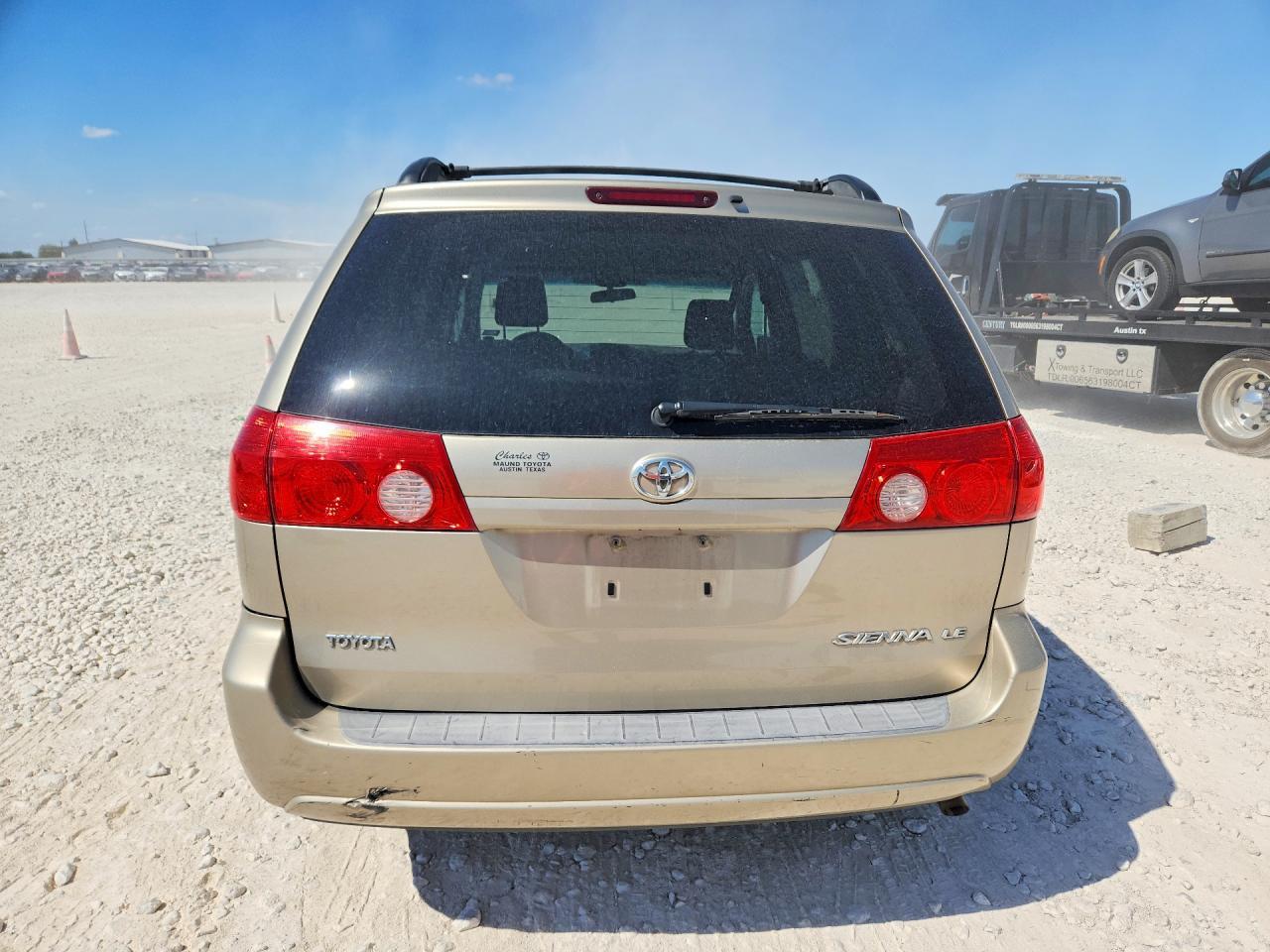 2010 Toyota Sienna Le 7-Passenger - Image 6