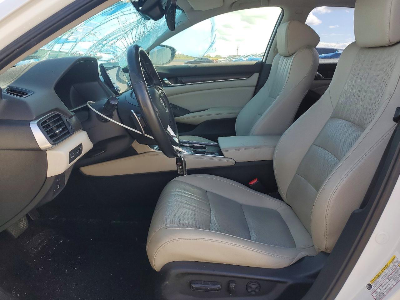 2019 Honda Accord Touring - Image 7