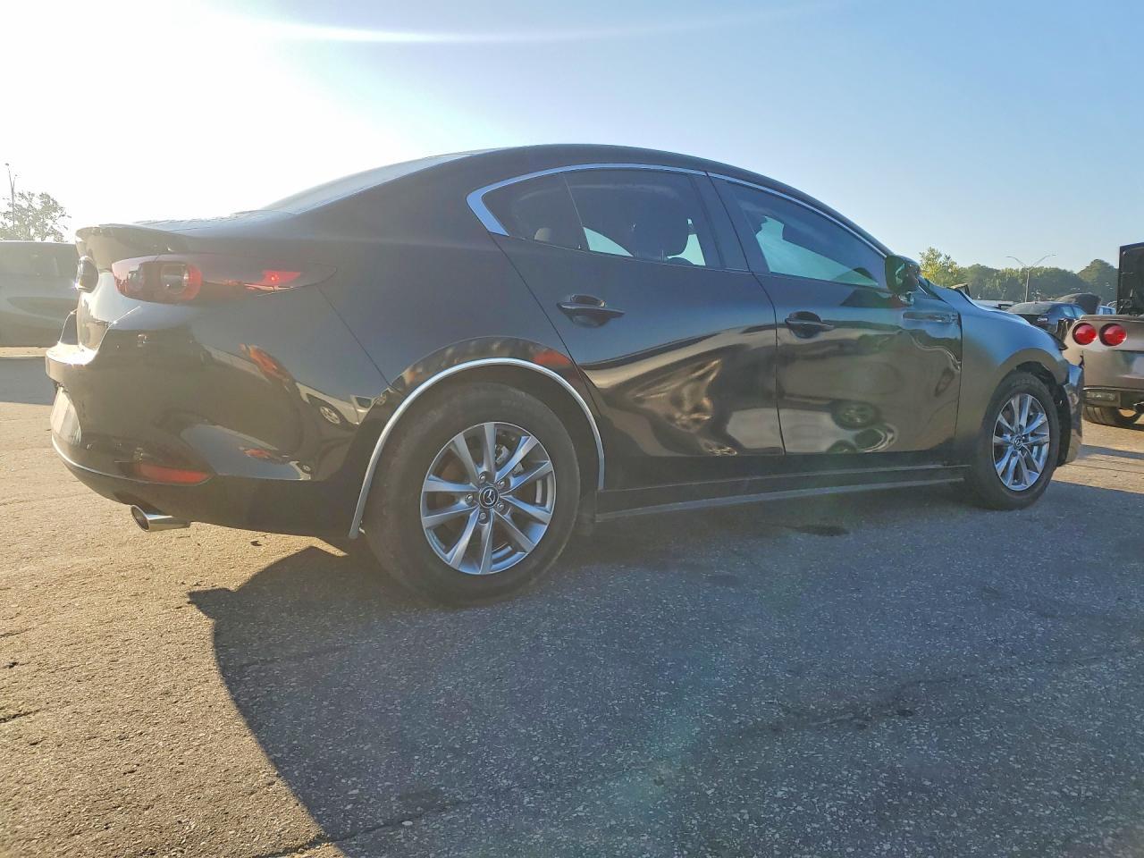 2025 Mazda 3 - Фото 3