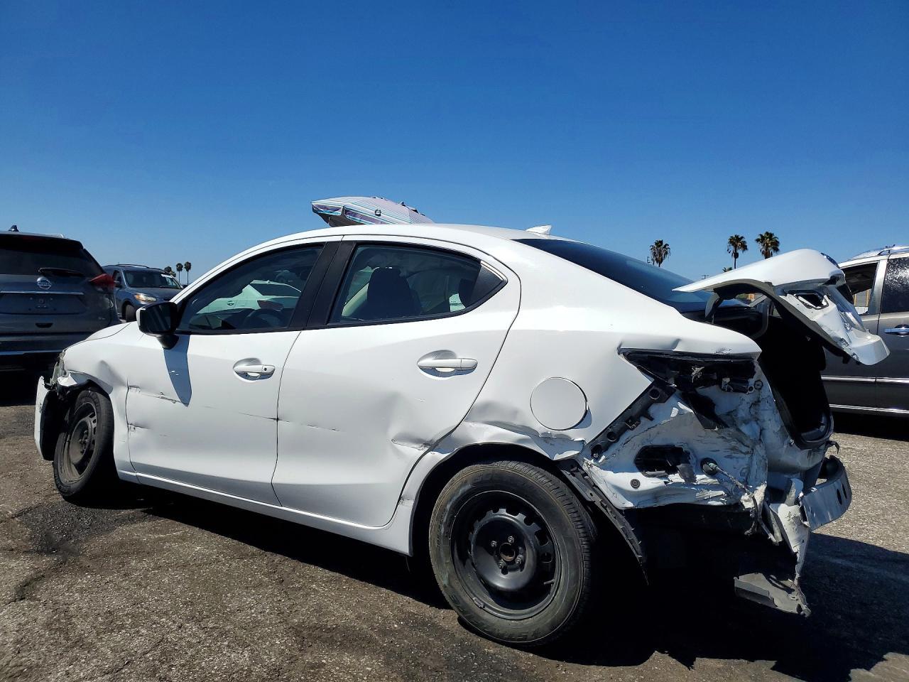 2019 Toyota Yaris L - Фото 2