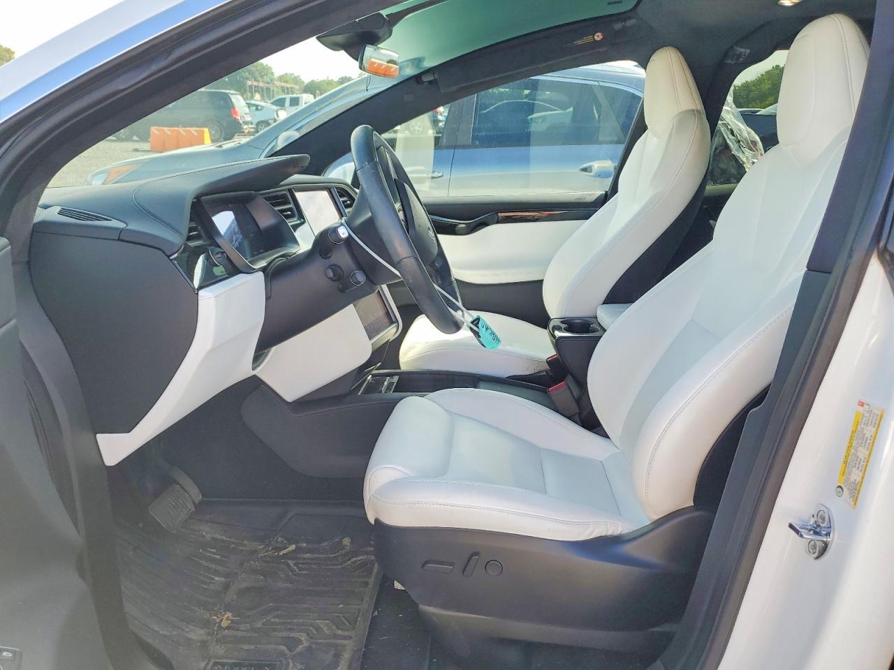 2021 Tesla Model X - Image 7