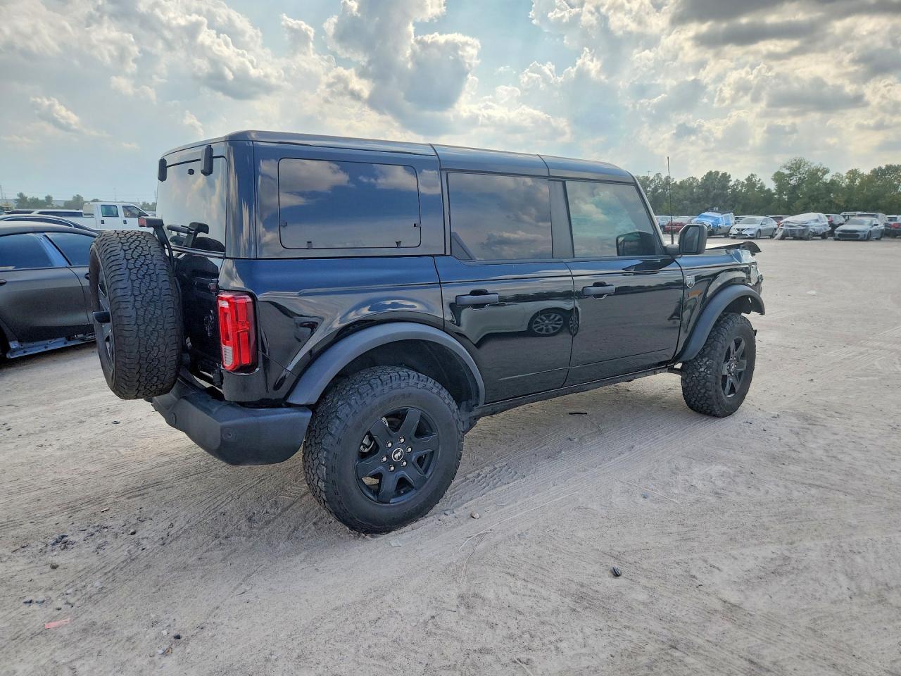 2025 Ford Bronco Big Bend - Image 3
