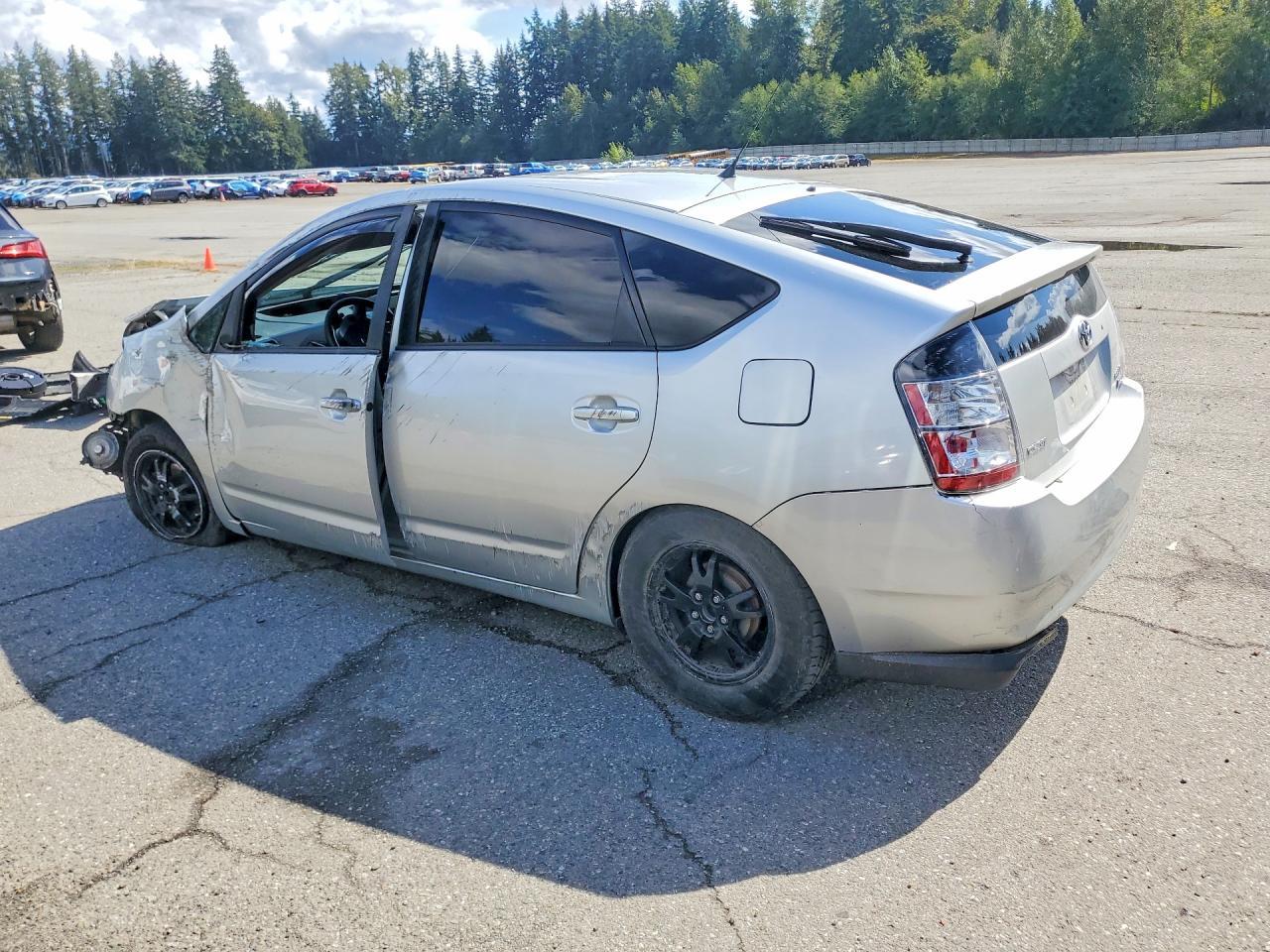 2005 Toyota Prius Base - Image 2