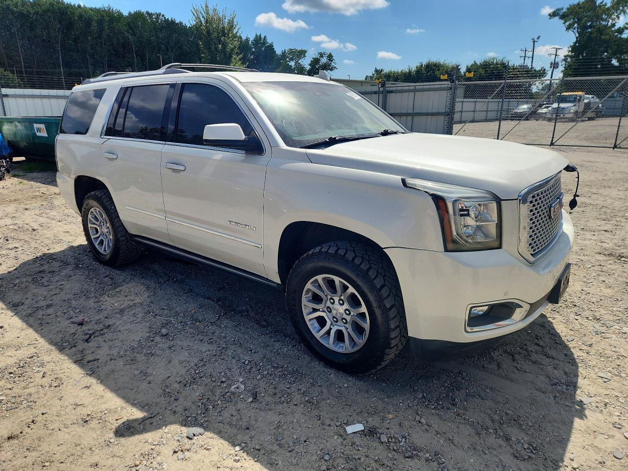 2015 GMC Yukon Denali - Image 4