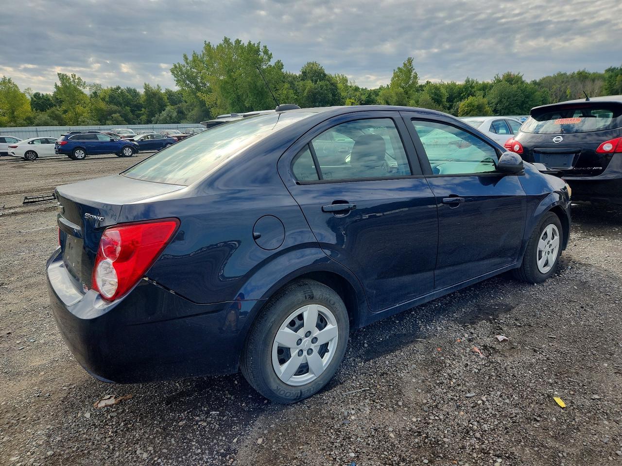 2016 Chevrolet Sonic Ls - Image 3