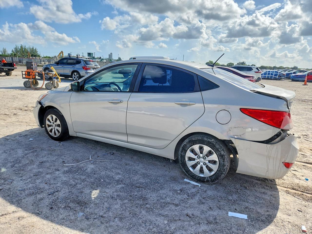 2016 Hyundai Accent Se - Фото 2