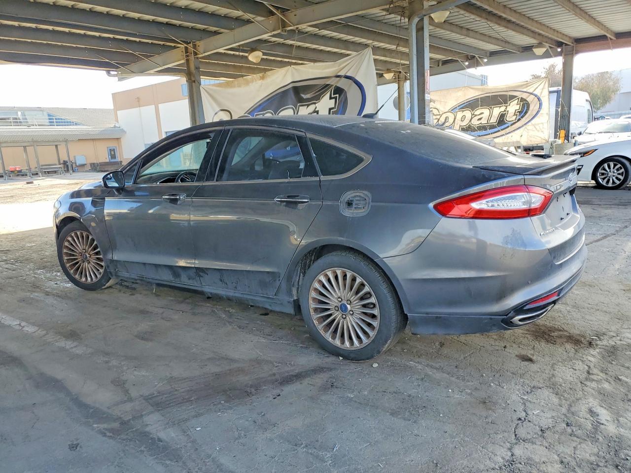 2015 Ford Fusion Titanium - Фото 2