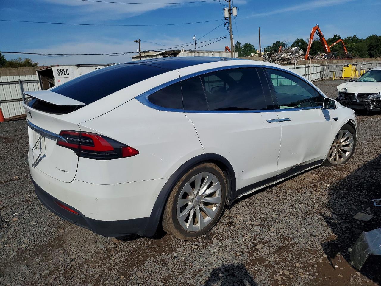 2021 Tesla Model X - Image 3