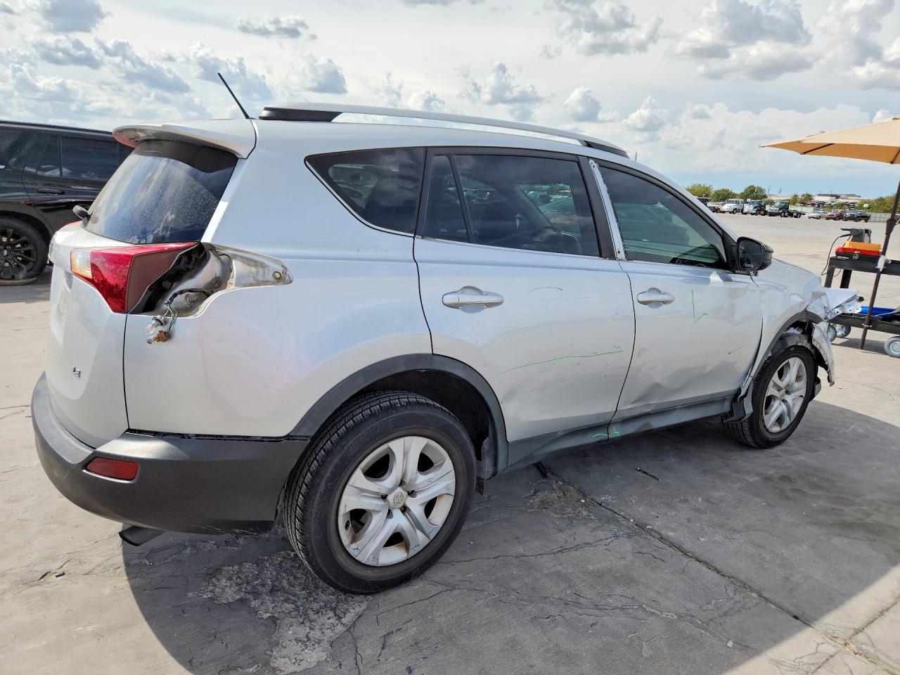 2015 Toyota Rav4 Le - Image 3