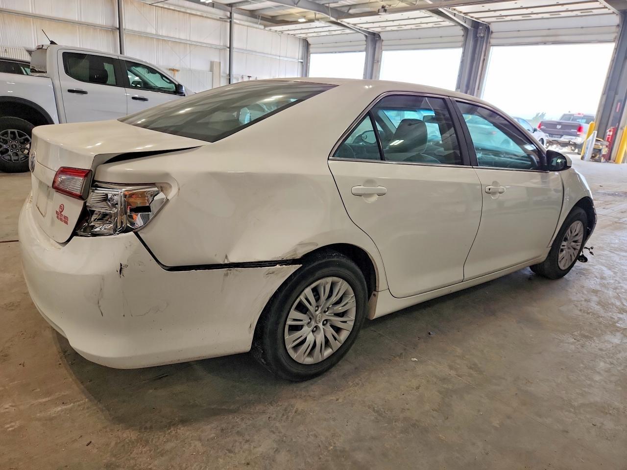 2014 Toyota Camry L - Фото 3