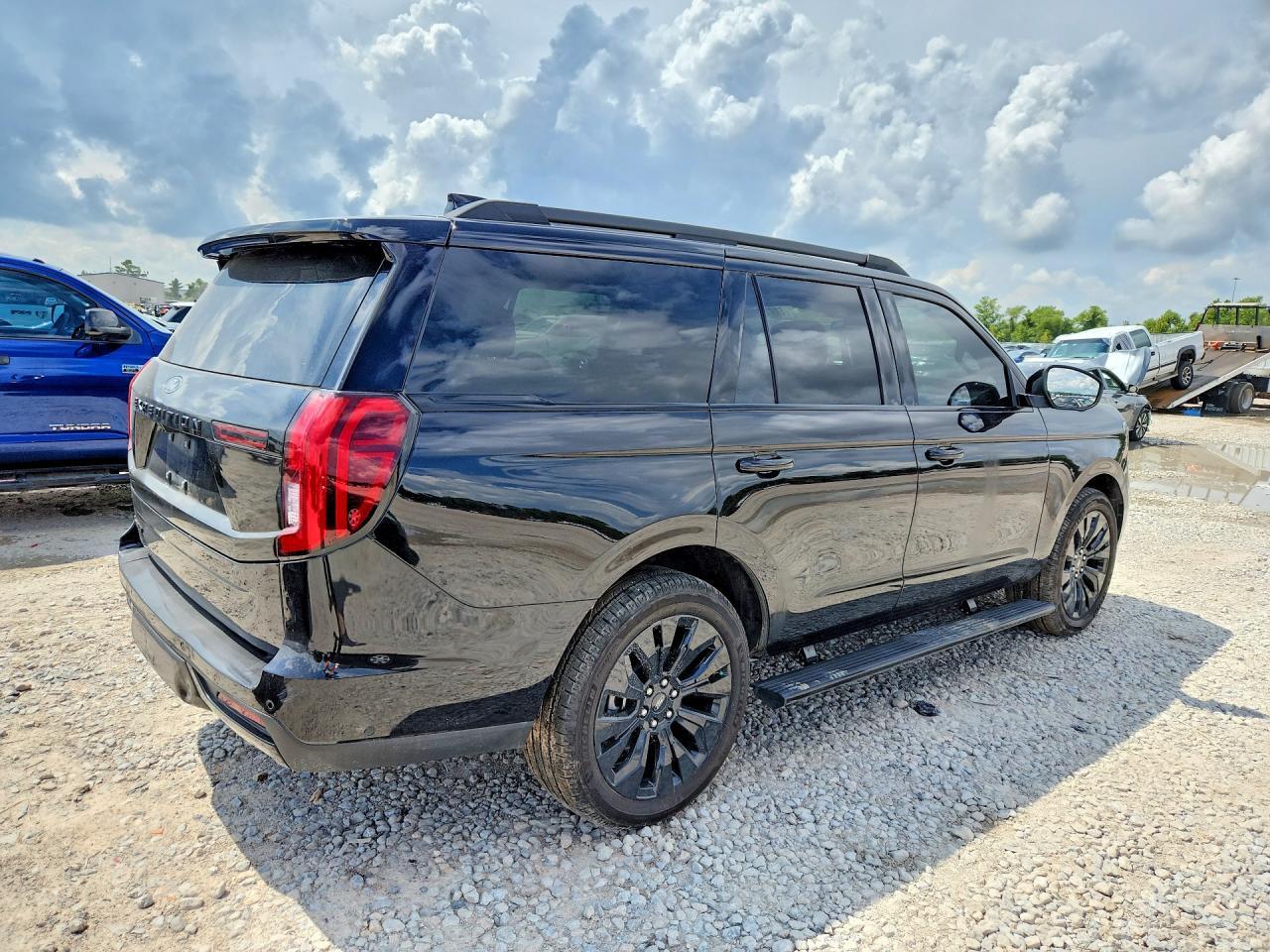 2025 Ford Expedition Platinum - Image 3
