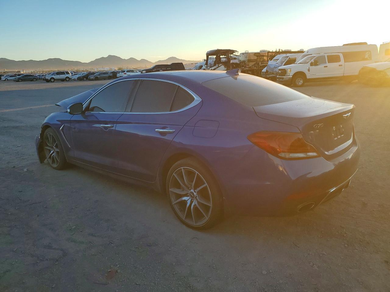 2019 Genesis G70 3.3T Advanced - Фото 2