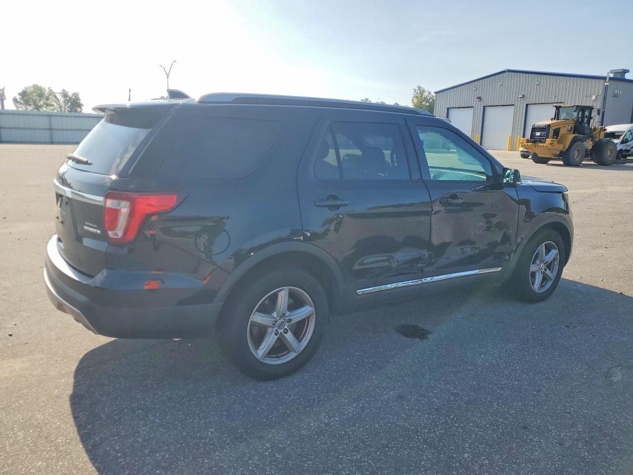 2016 Ford Explorer Xlt - Image 3