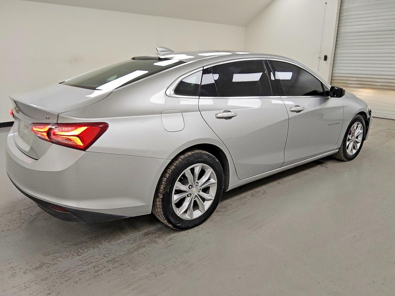 2021 Chevrolet Malibu Lt - Фото 3