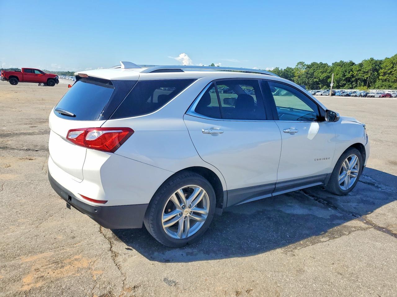 2018 Chevrolet Equinox Premier - Image 3