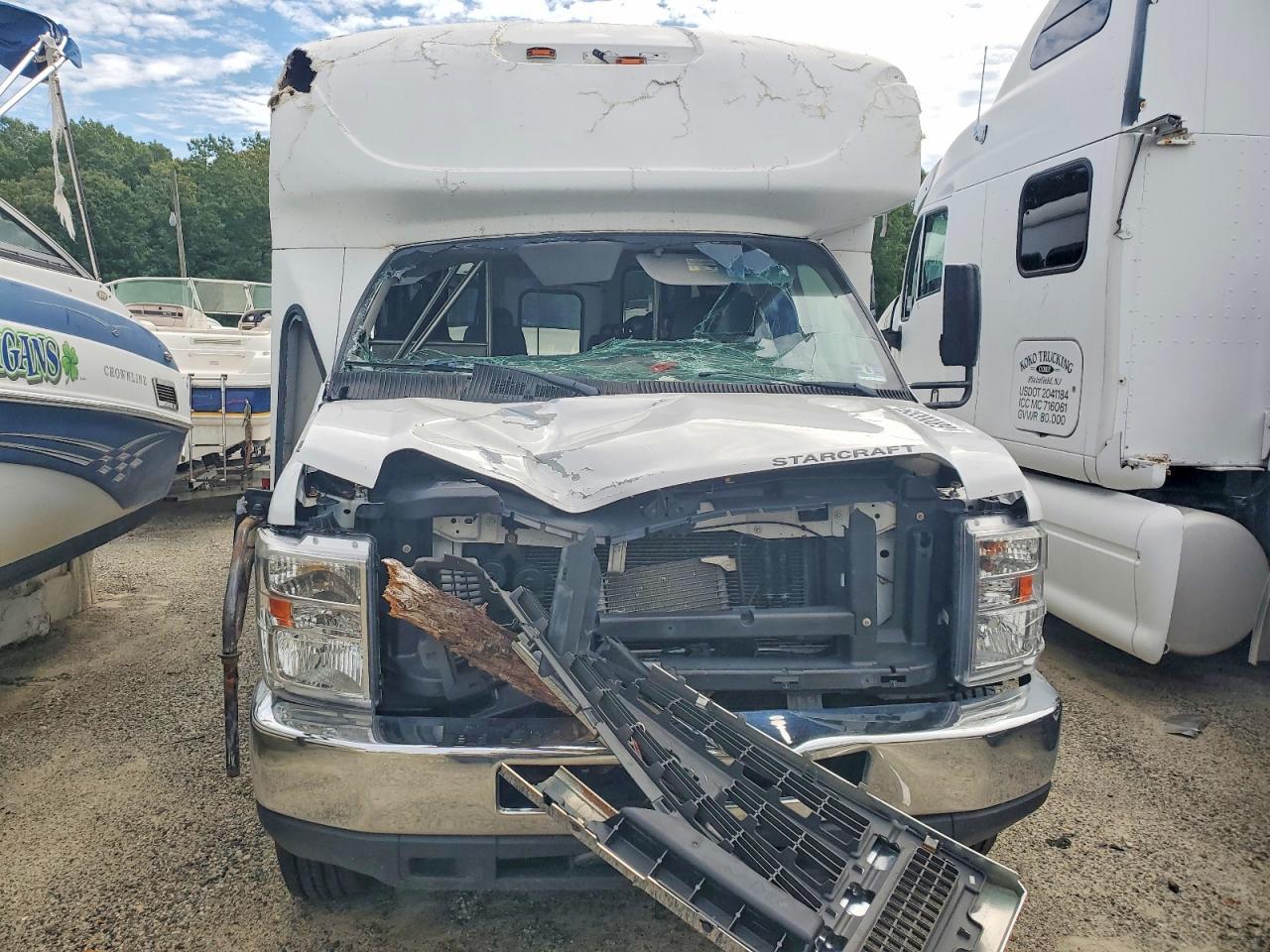 2019 Ford Econoline E350 Super Duty Cutaway Van - Фото 2