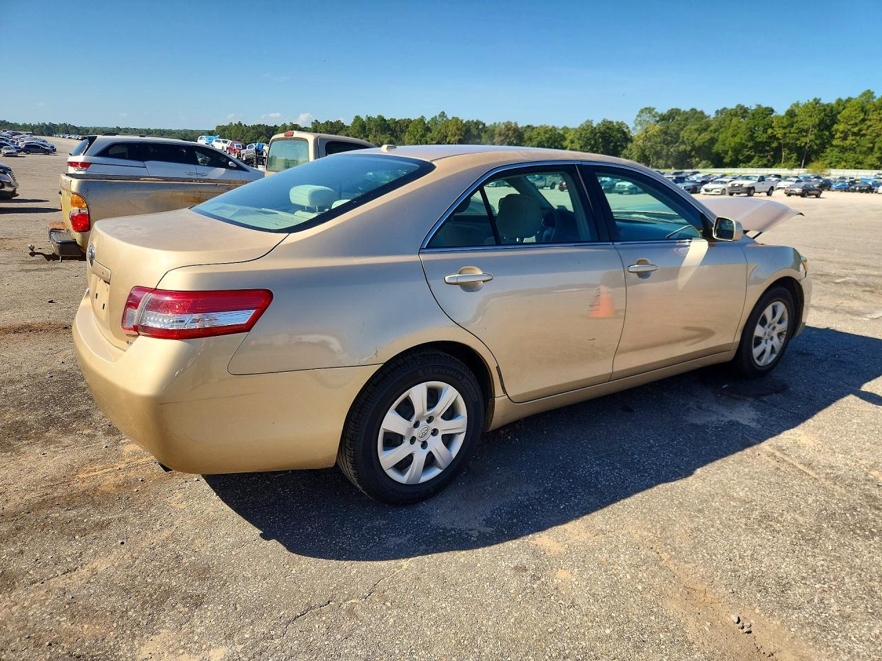 2011 Toyota Camry Le - Image 3