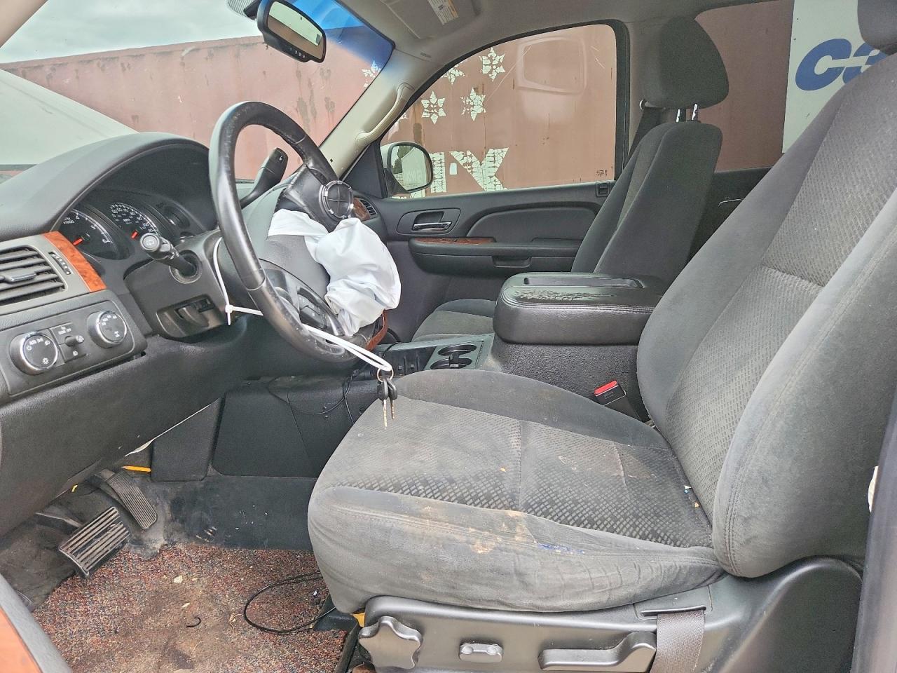 2008 Chevy Tahoe - Image 7