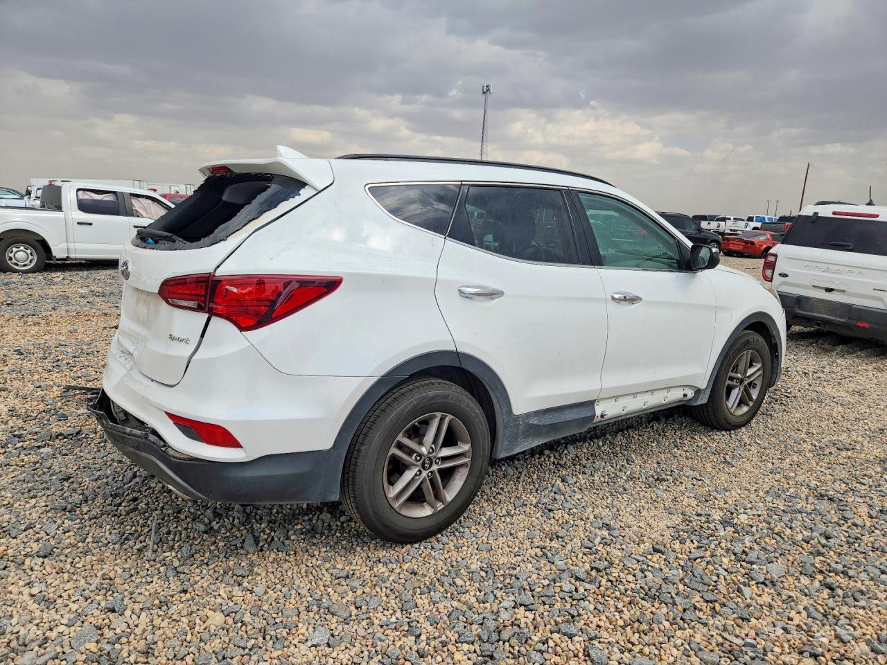 2017 Hyundai Santa Fe Sport 2.4L - Image 3