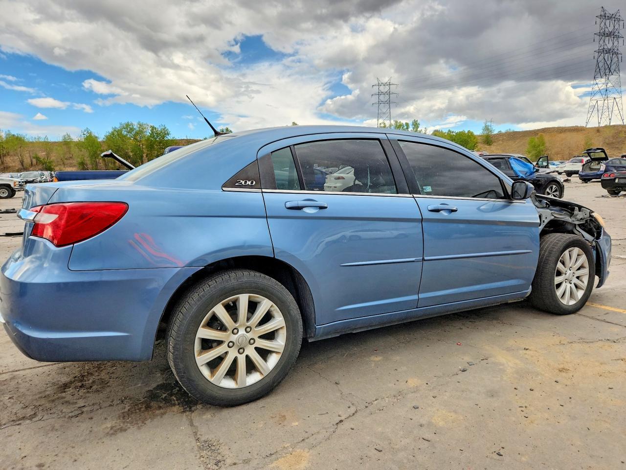 2011 Chrysler 200 Touring - Фото 3
