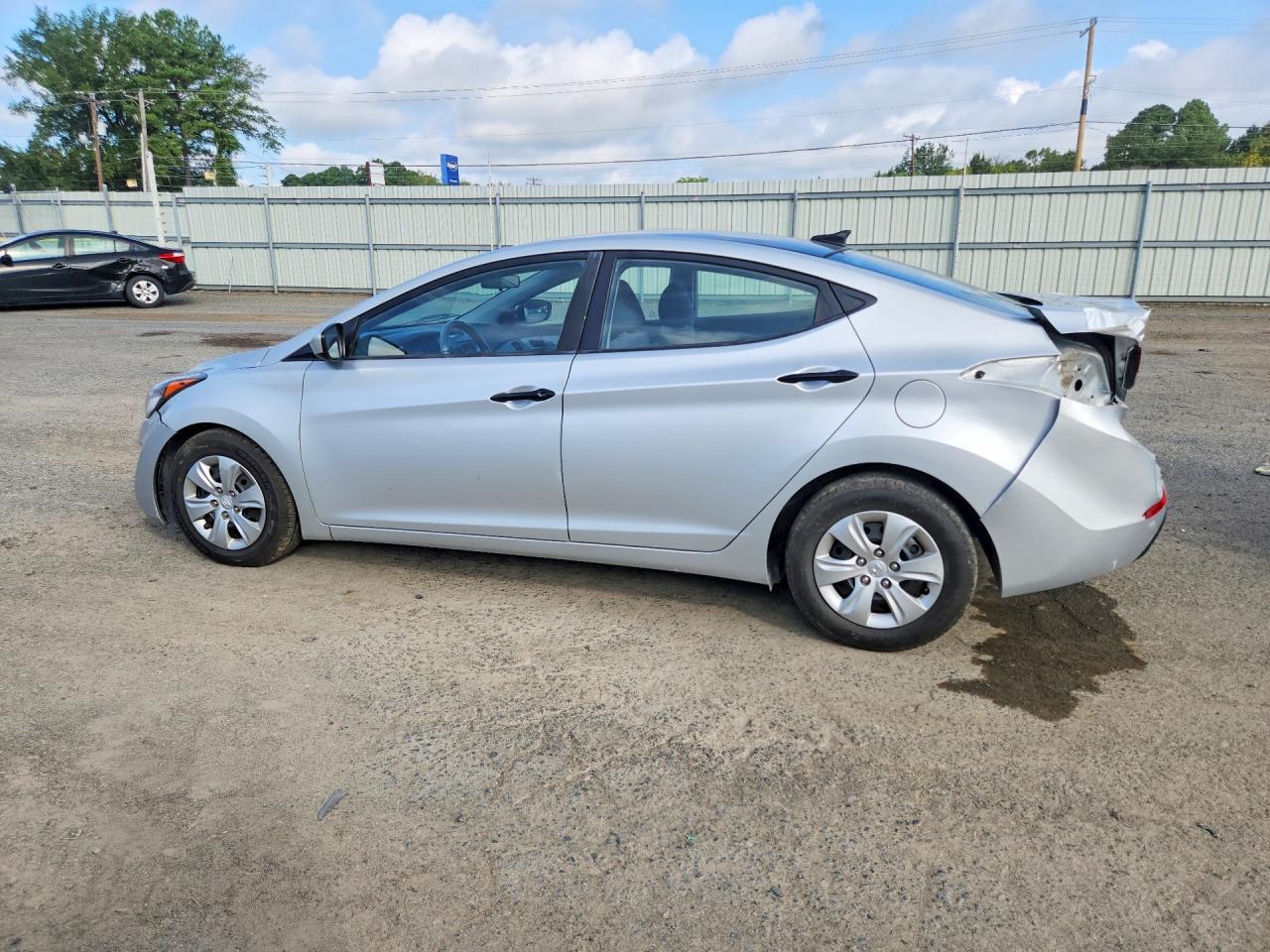 2016 Hyundai Elantra Se - Image 2