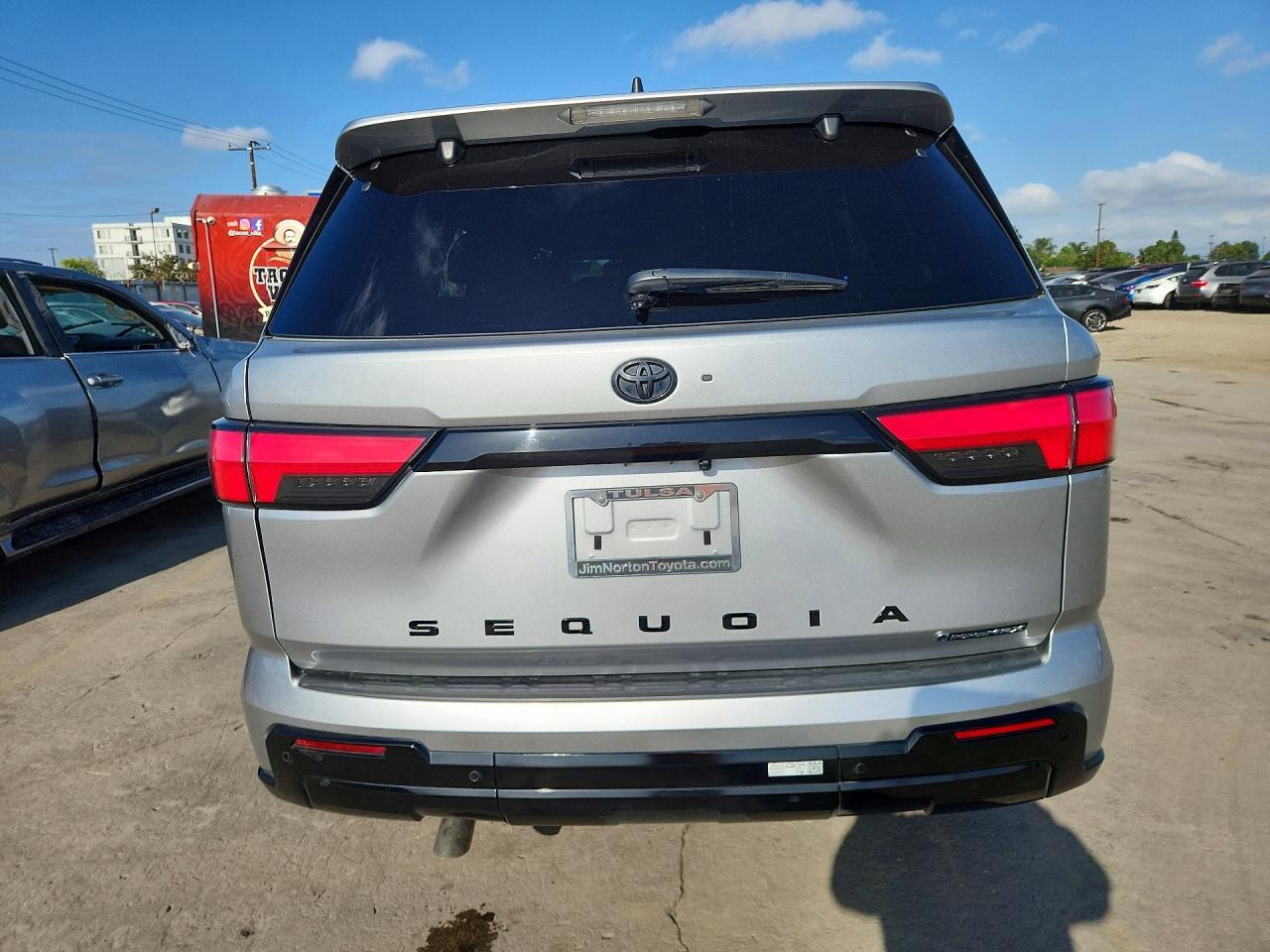 2025 Toyota Sequoia Platinum - Фото 6