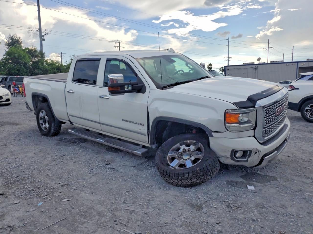 2019 GMC Sierra K2500 Denali - Image 4