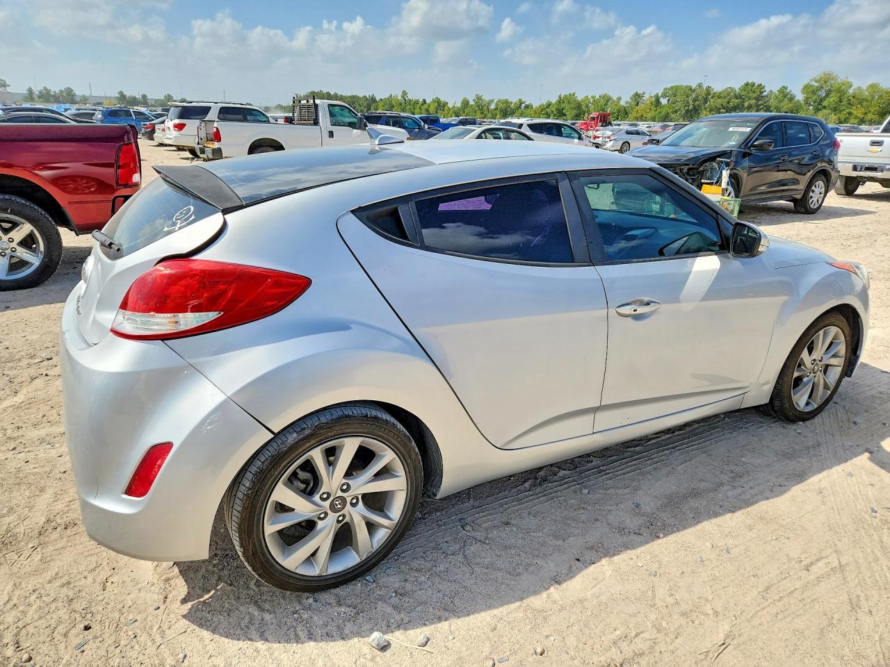 2017 Hyundai Veloster Base - Фото 3