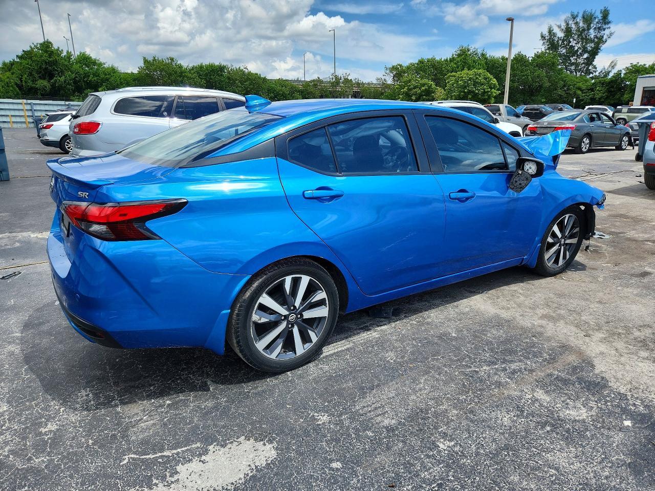 2021 Nissan Versa Sr - Фото 3