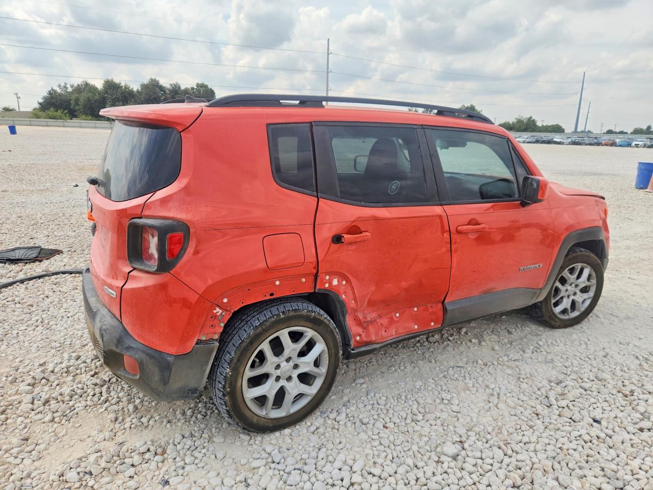 2015 Jeep Renegade Latitude - Image 3