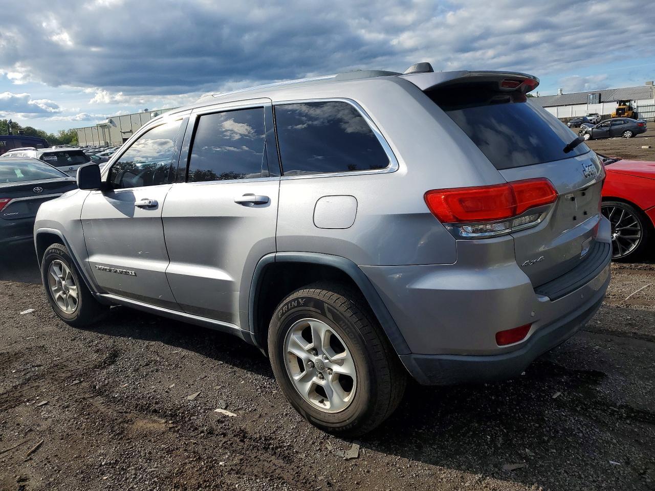 2017 Jeep Grand Cherokee Laredo - Фото 2