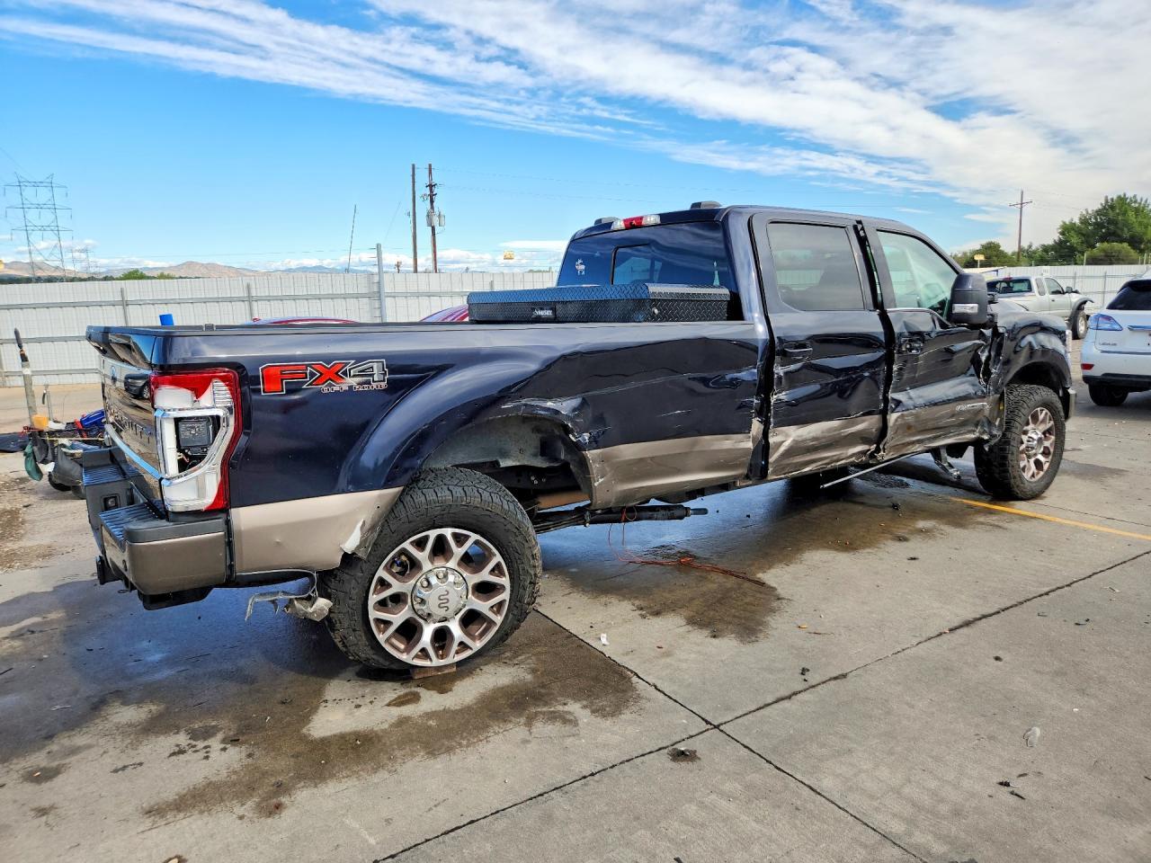 2022 Ford F350 Super Duty - Фото 3