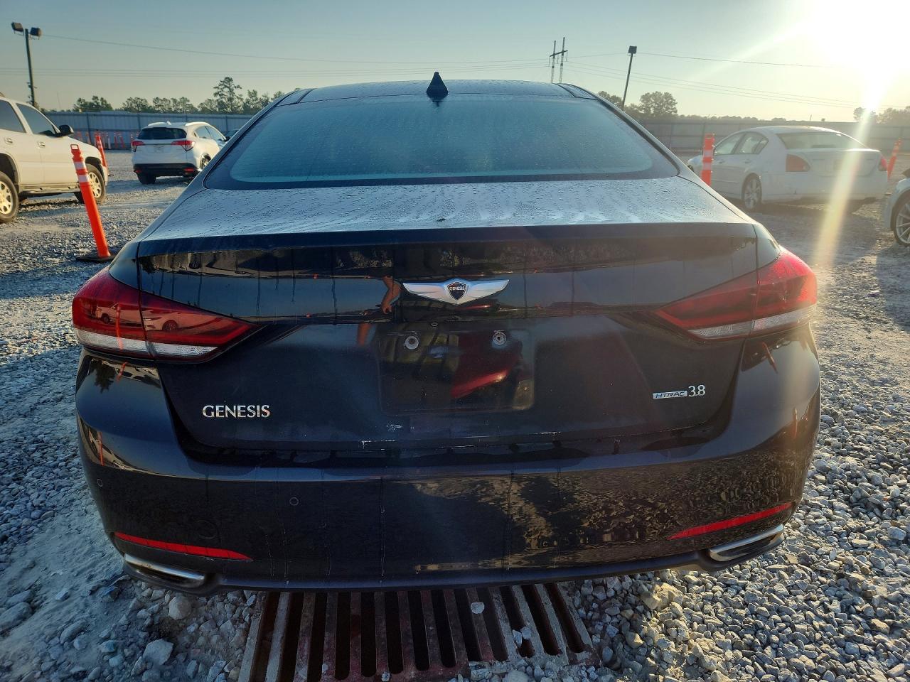 2015 Hyundai Genesis 3.8L - Фото 6