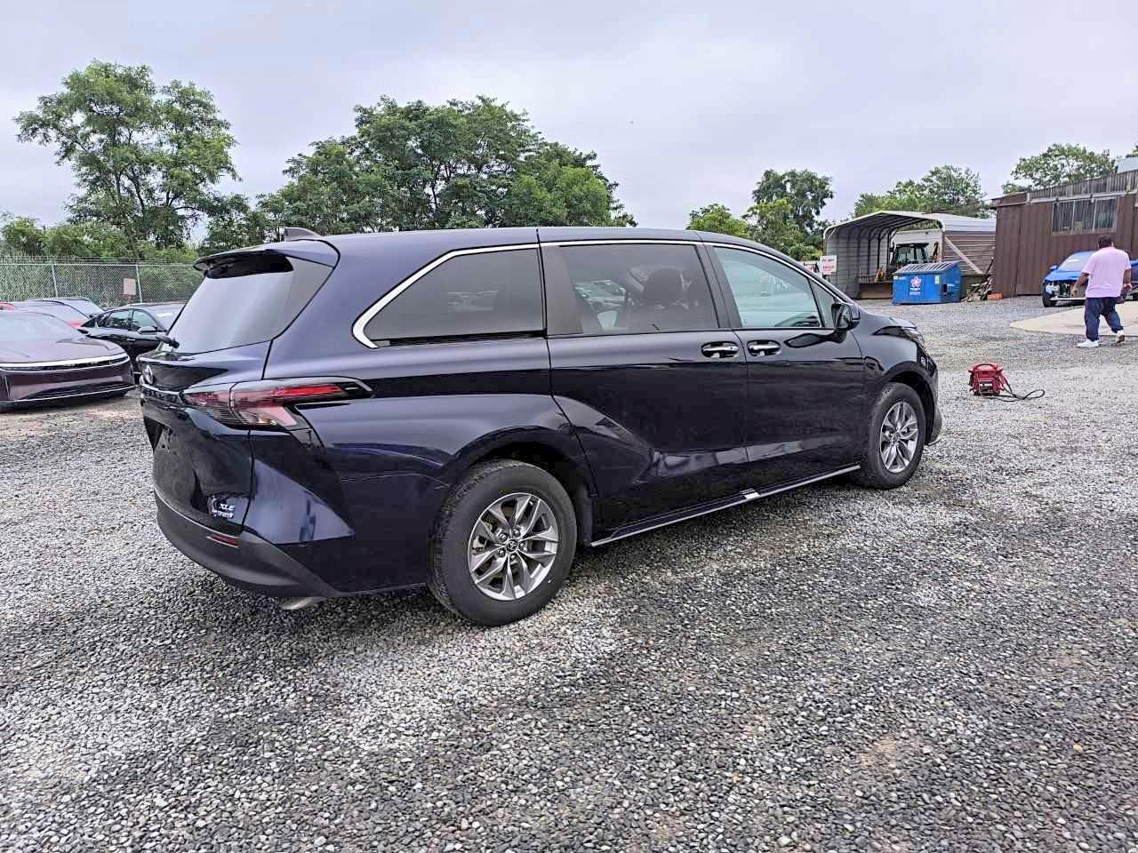 2024 Toyota Sienna Xle - Фото 4