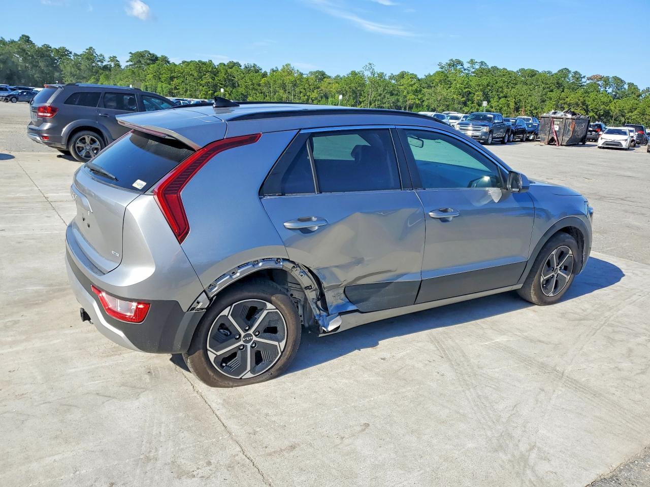 2025 Kia Niro Lx - Image 3