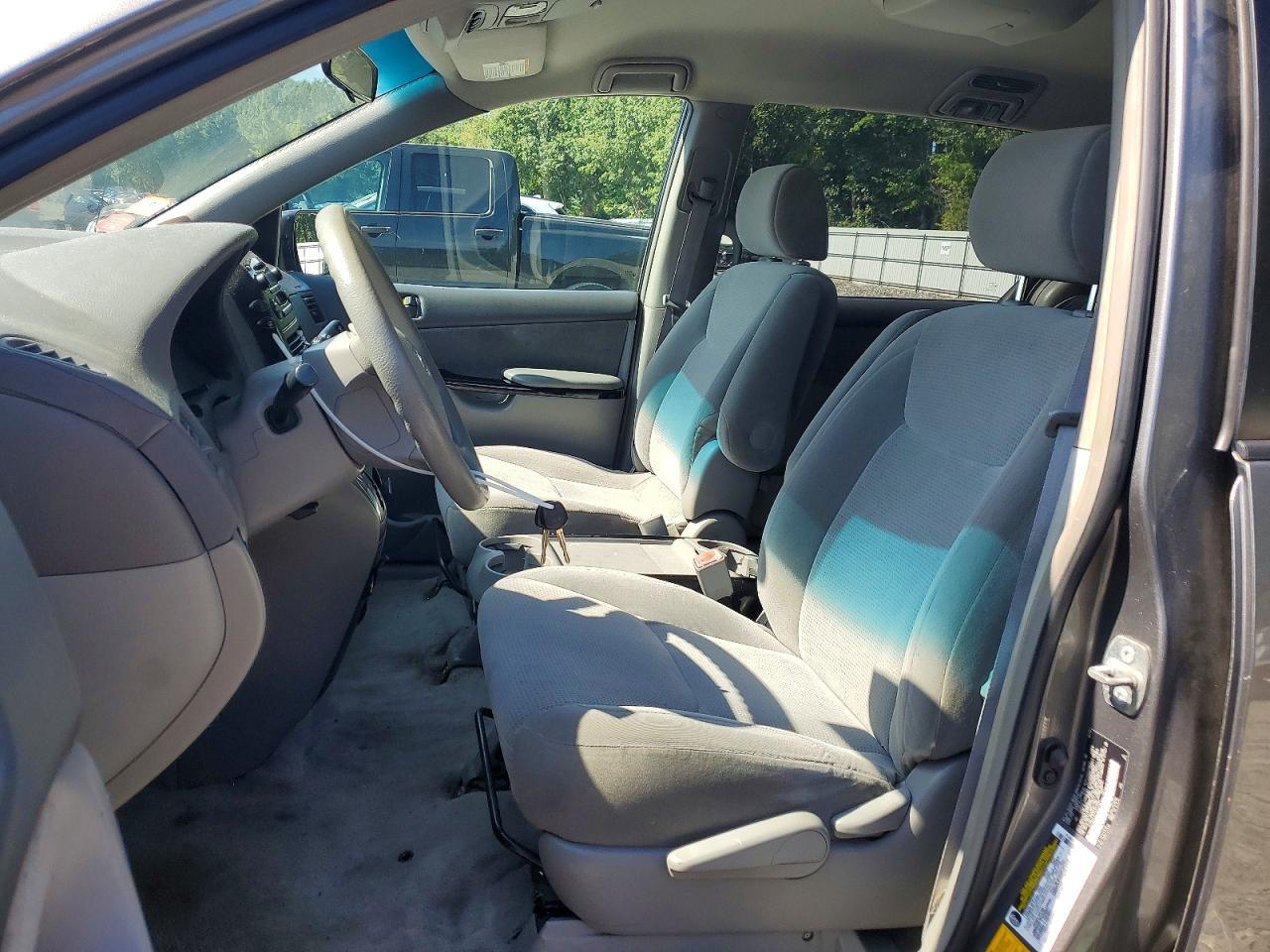 2005 Toyota Sienna Le - Image 7