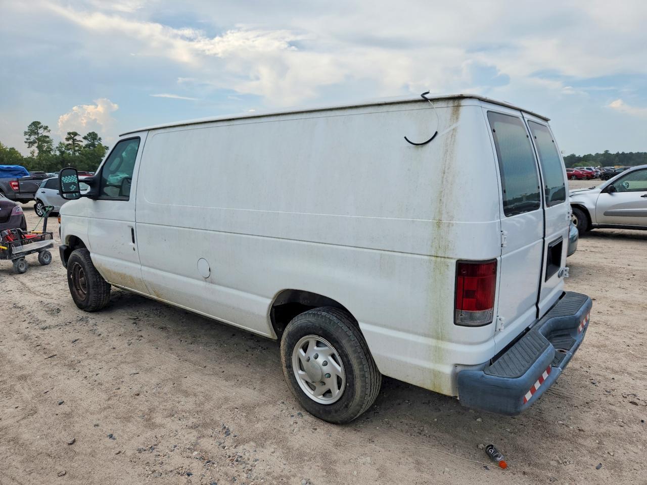 2011 Ford Econoline E150 Van - Фото 2