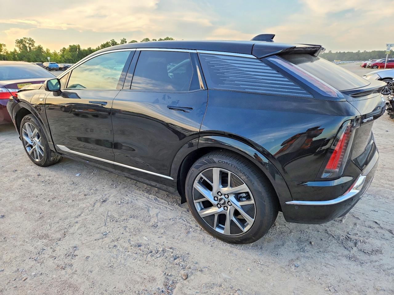 2026 Cadillac Optiq Luxury - Фото 2
