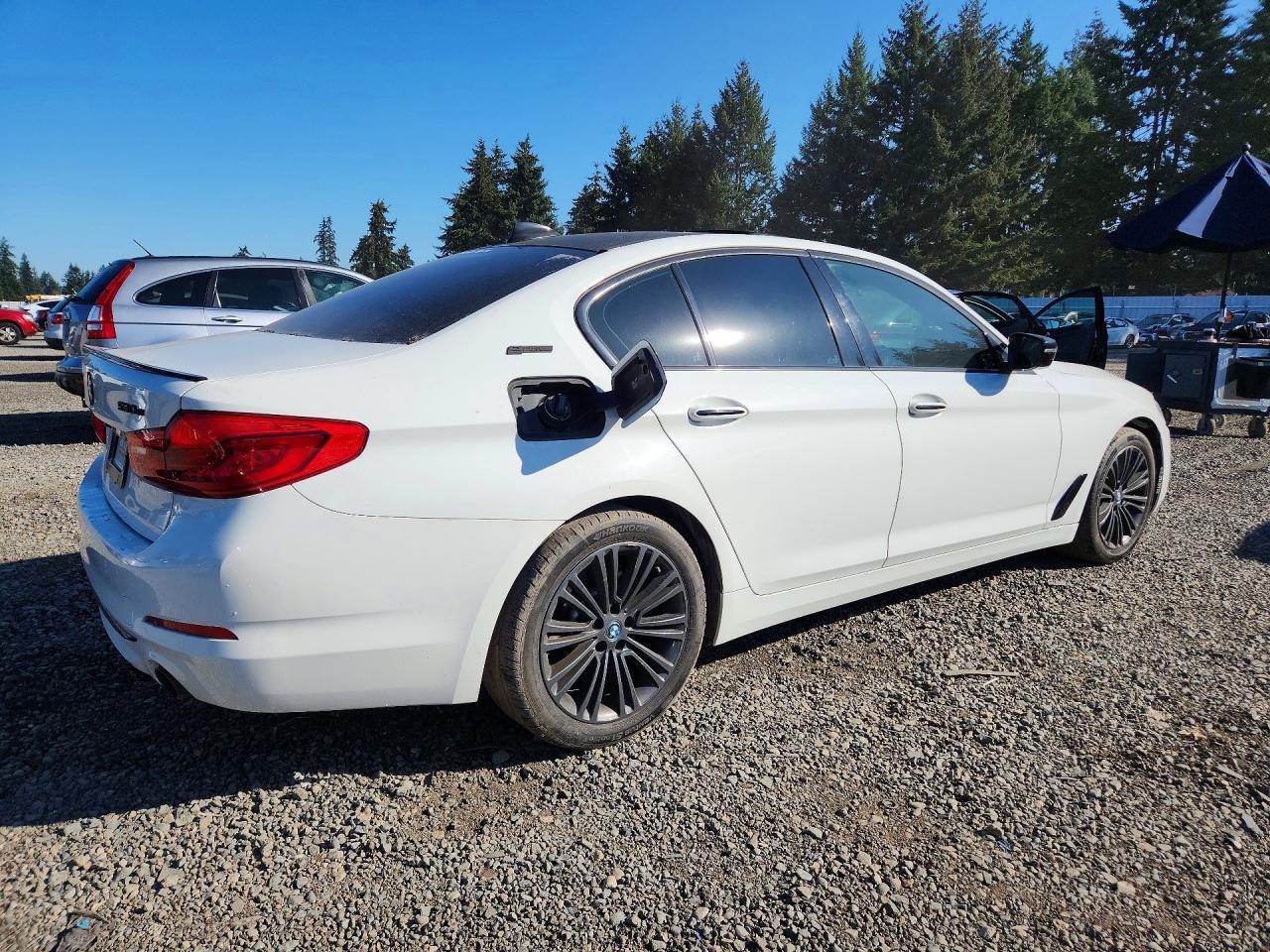 2018 BMW 530Xe - Image 3
