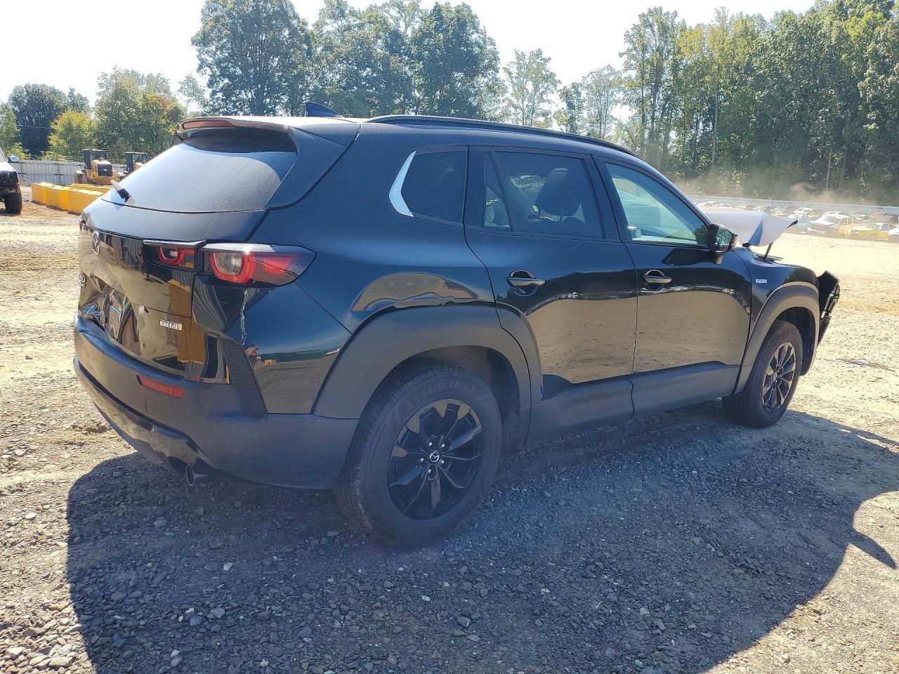 2025 Mazda Cx-50 Premium - Image 3