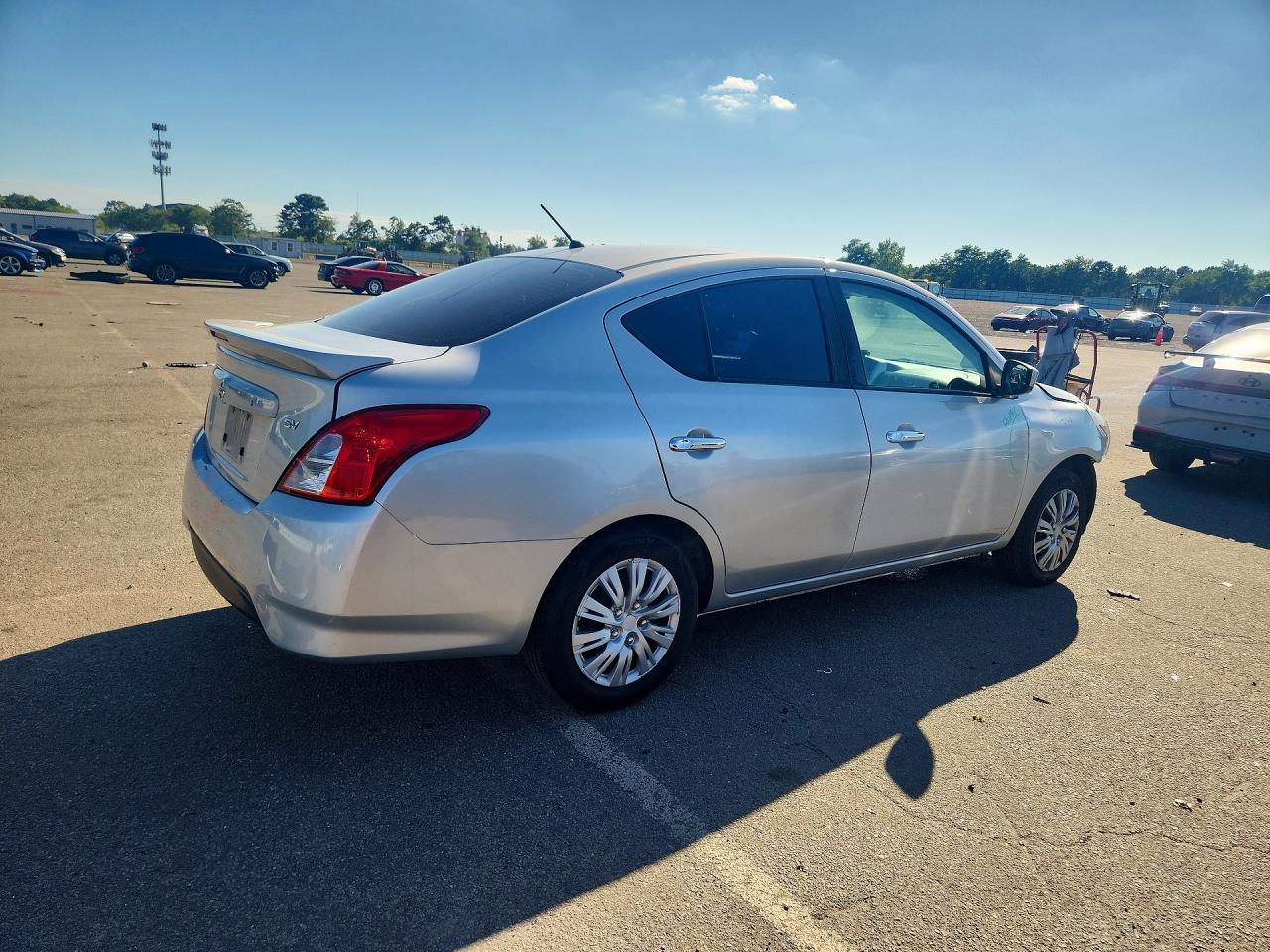 2019 Nissan Versa Sv - Фото 3