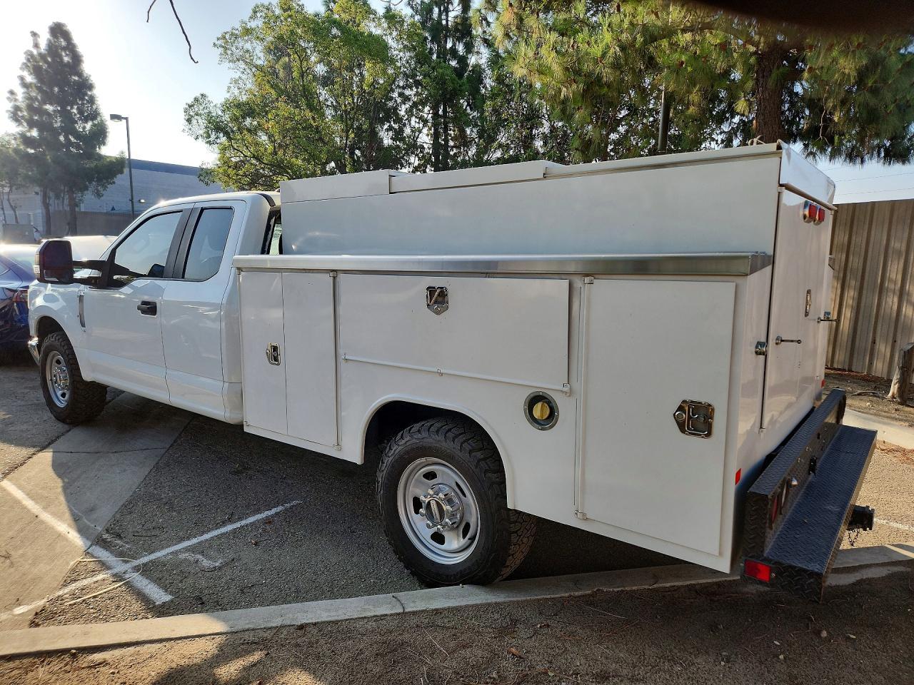 2022 Ford F350 Super Duty - Фото 2