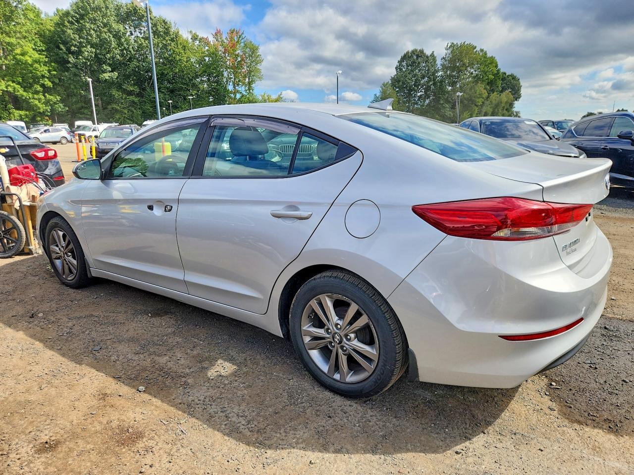 2017 Hyundai Elantra Se - Фото 2