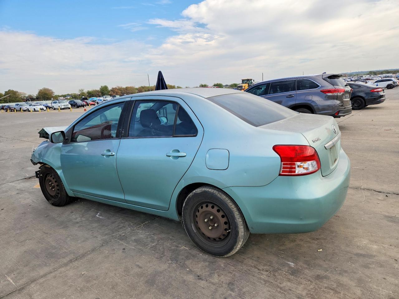 2009 Toyota Yaris Base - Фото 2