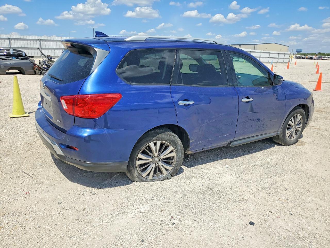 2019 Nissan Pathfinder Sv - Image 3