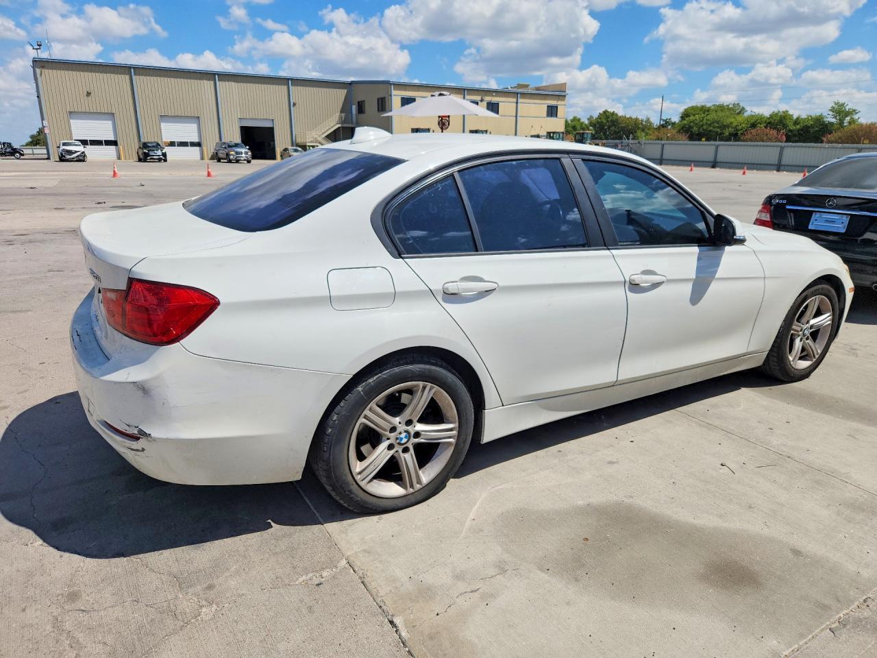 2015 BMW 320 I - Фото 3