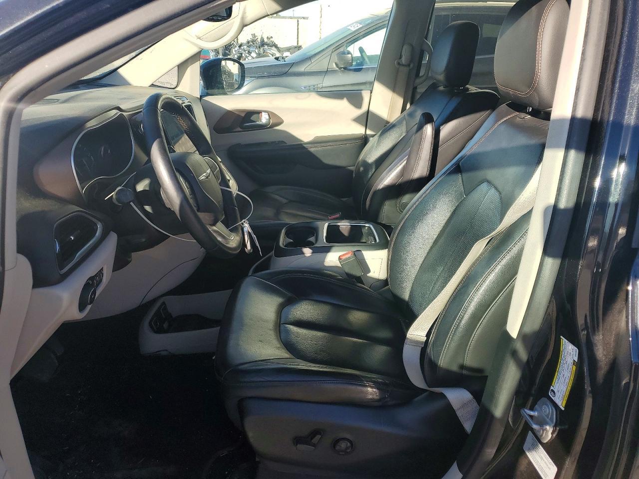 2017 Chrysler Pacifica Touring L Plus - Image 7